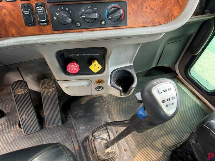 2007-peterbilt-378-image-12