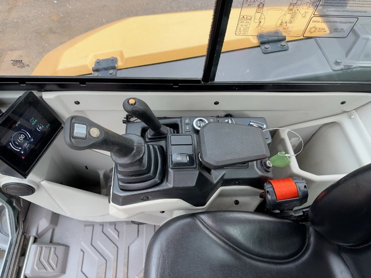 2023-volvo-ecr50f-mini-excavator-image-30