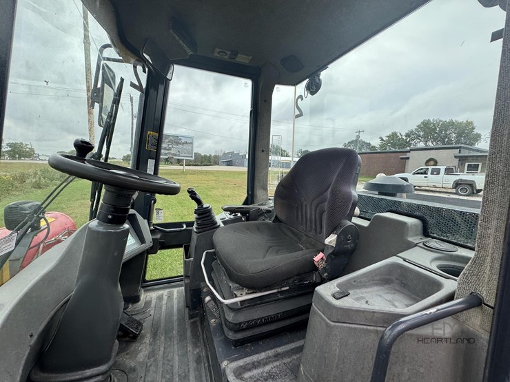 2010-deere-244j-image-39