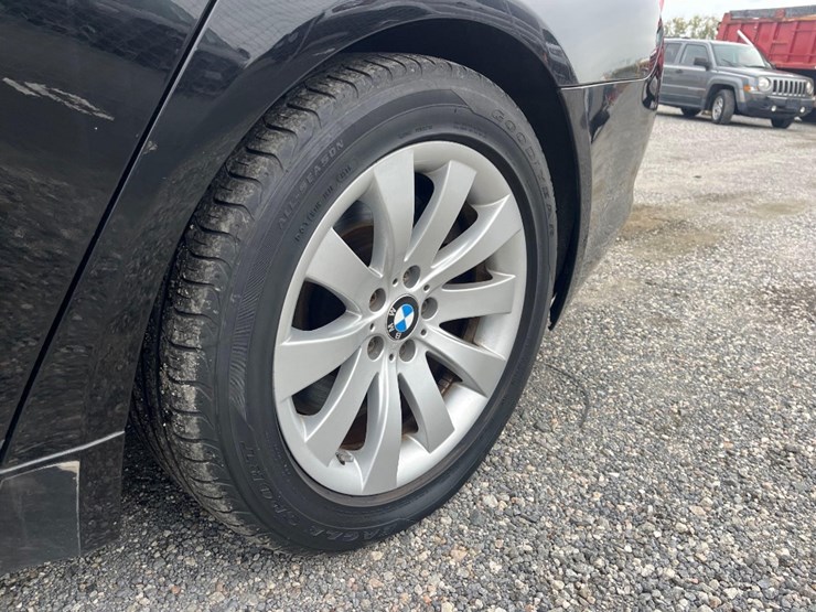2011-bmw-7-series-750-li-sedan-image-14