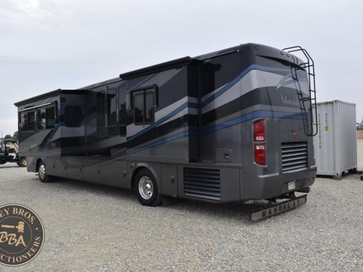 2006-thor-motor-coach-mandalay-40e-38083-image-3