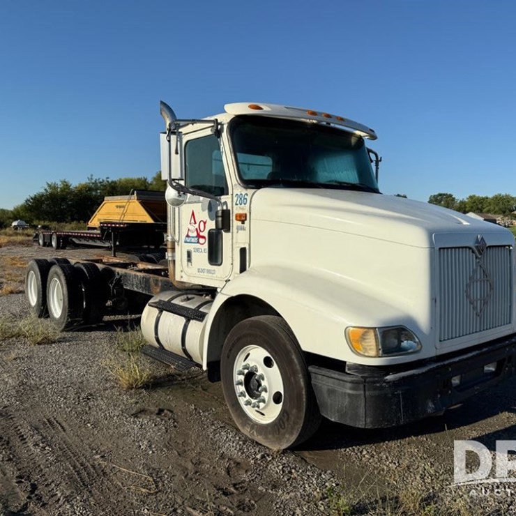2002 International 9100i Cab/Chassis (NP6156, Unit 286)