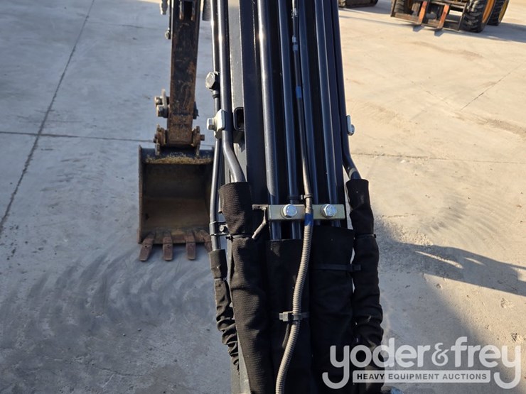 2022-deere-26g-image-44