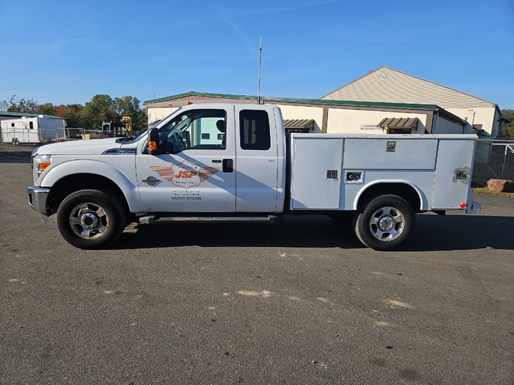 2015-ford-f350-xlt-image-2