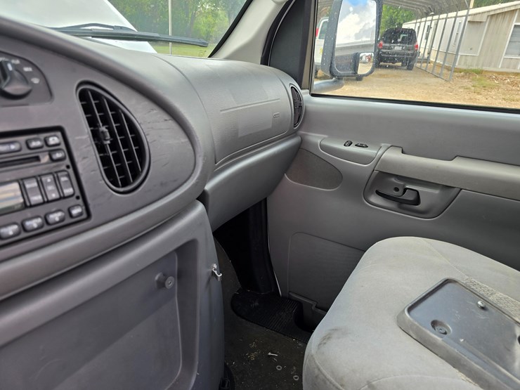 2006-ford-e450-image-49