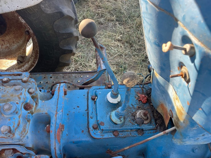 ford-2810-image-25