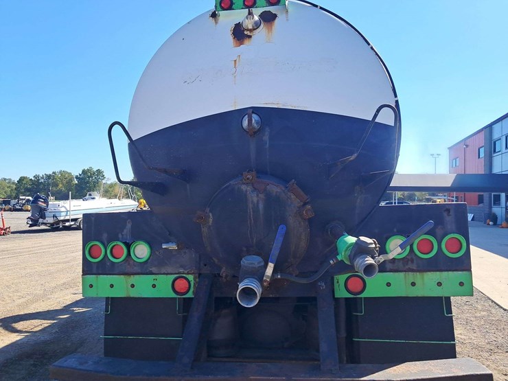 2000-mack-ch-tanker-truck-image-6