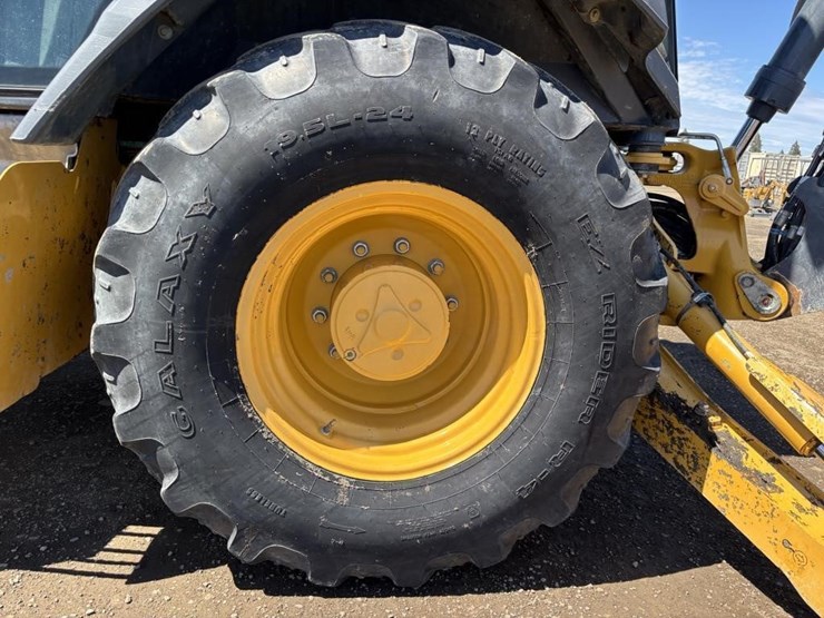 2019-deere-310l-ep-image-31