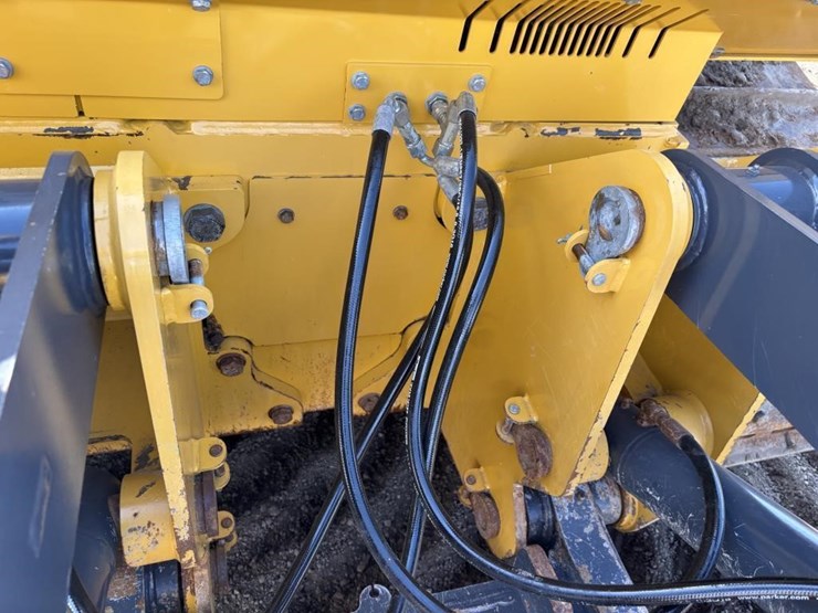 2017-deere-750k-image-21