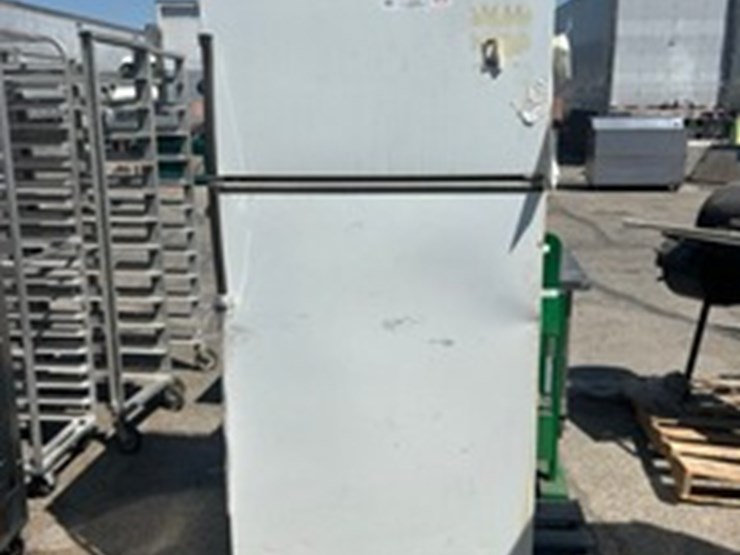 lot#-613-kelvinator-refrigerator-image-1
