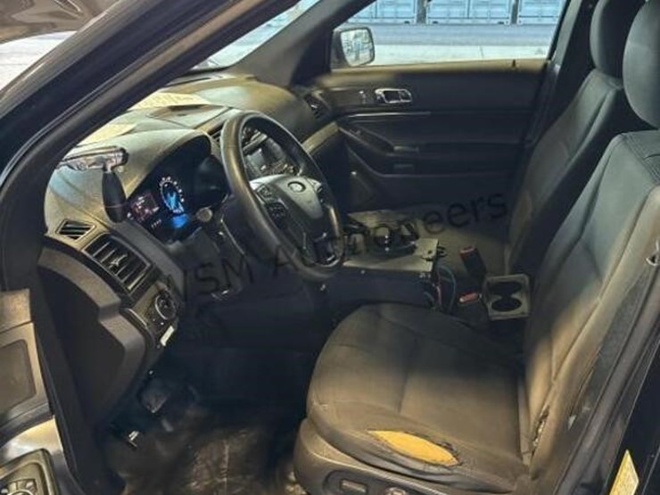2017-ford-explorer-image-23