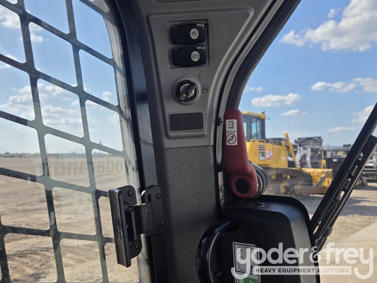 2016-caterpillar-232d-image-41