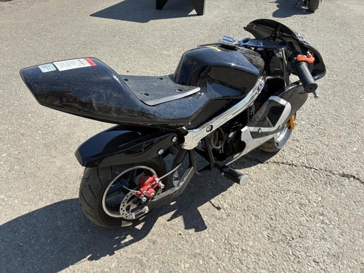 gas-powered-pocket-bike-image-3
