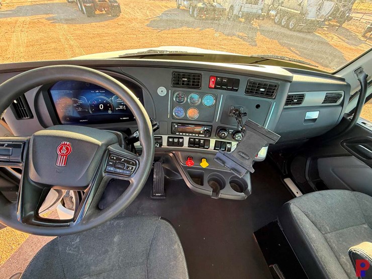 2024-kenworth-t880-image-14