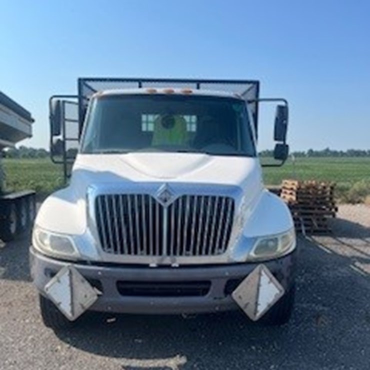 2005 International Flatbed Truck (DR12231 Unit 1484)
