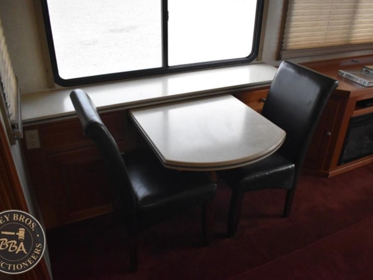 2006-thor-motor-coach-mandalay-40e-38083-image-69