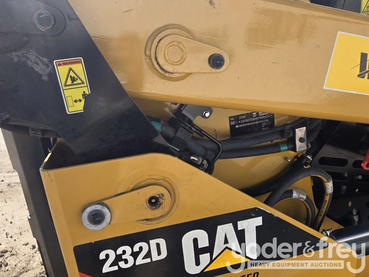 2016-caterpillar-232d-image-25
