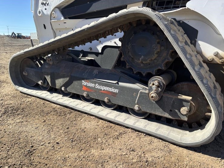 2022-bobcat-t870-image-15
