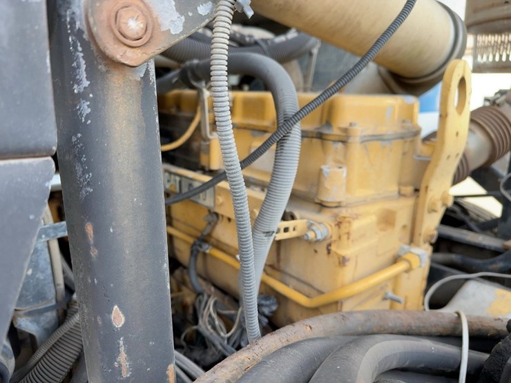 2002-peterbilt-320-image-8