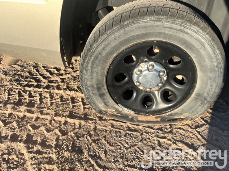 2012-chevrolet-tahoe-image-11