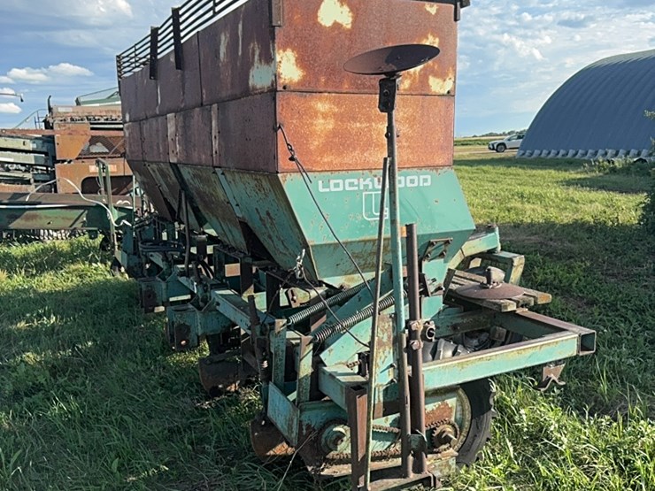 4-row-lockwood-potato-planter-image-2