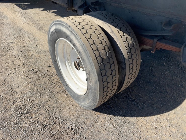 2009-hino-185-image-14