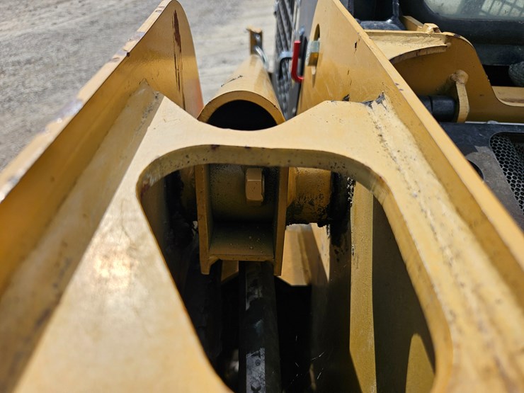 caterpillar-247b-image-77