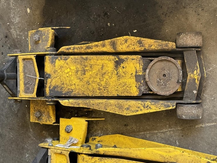yellow-jacket-hydraulic-floor-jacks-yellow-jacket-hydraulic-floor-jacks-image-1