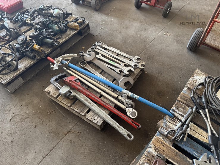lot-of-large-industrial-wrenches-&-pipe-lot-of-large-industrial-wrenches-&-pipe-image-3