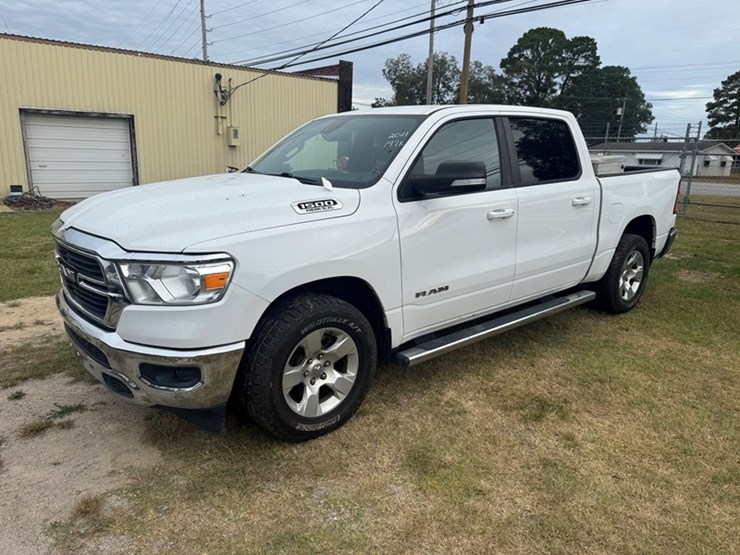 2021-ram-1500-big-horn-image-1