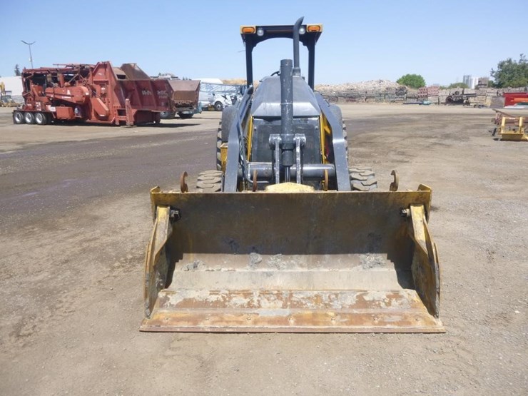 2021-deere-210l-image-17