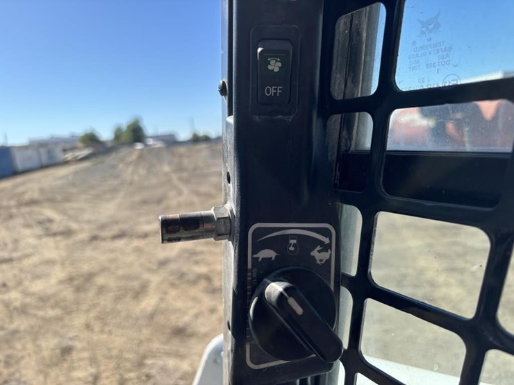 2022-bobcat-t870-image-26