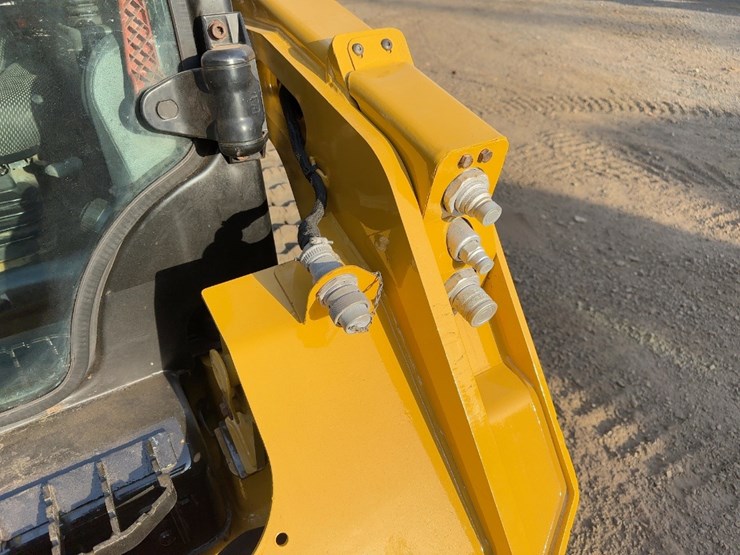 2021-caterpillar-259d3-image-10