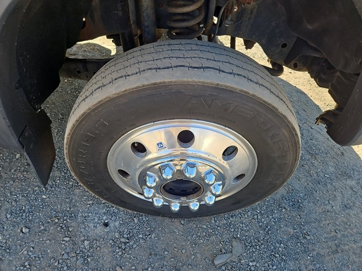 2015-ford-f550-xl-image-13