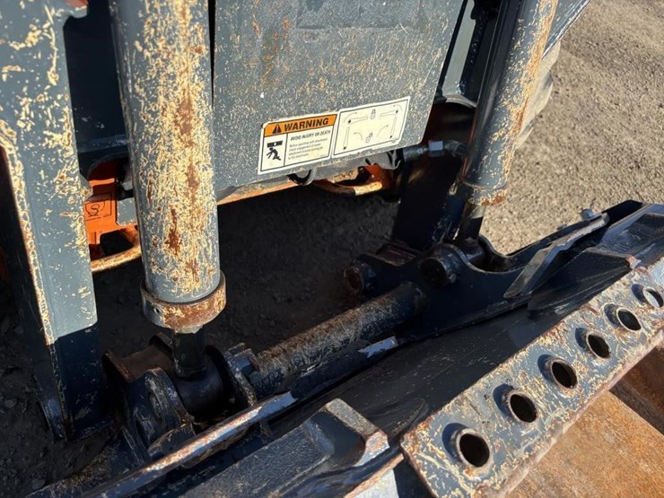 2019-gehl-rt105-image-12