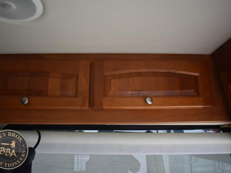 2006-thor-motor-coach-mandalay-40e-38083-image-46