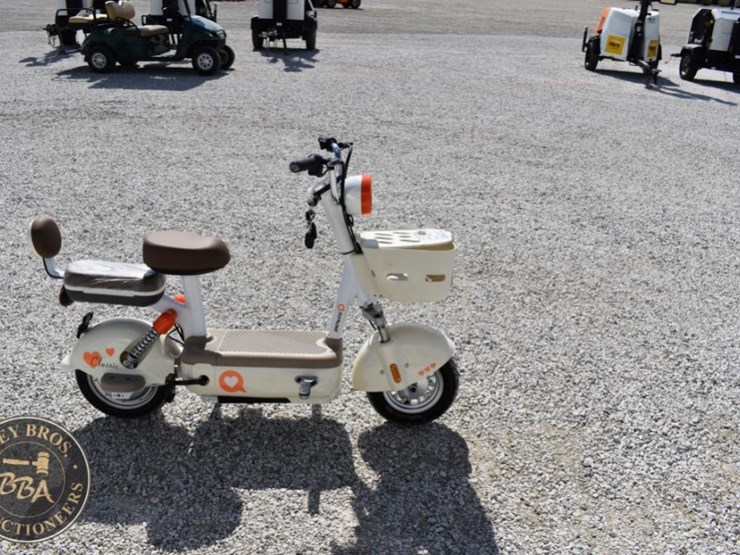 electric-scooter-with-front-basket-and-rear-seat-image-9