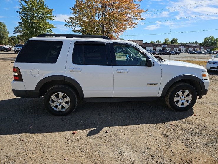 2007-ford-explorer-xlt-image-6