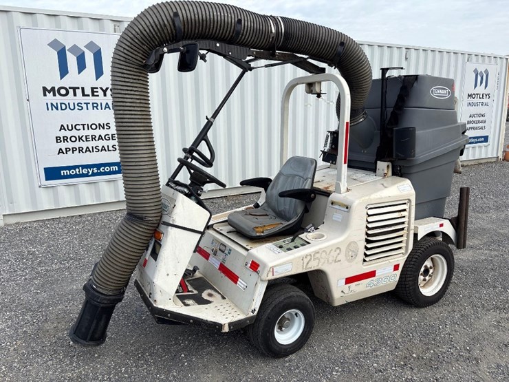 tenant-4300-vacuum-machine-image-1