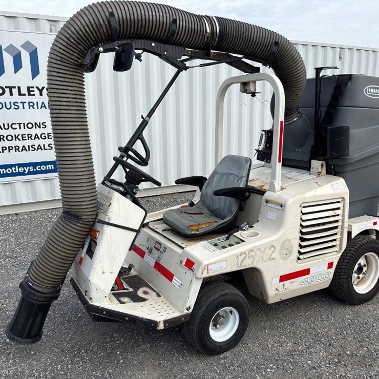 Tenant 4300 Vacuum Machine