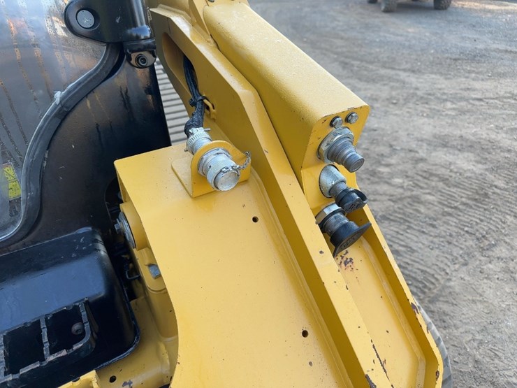 2023-caterpillar-299d3-image-10