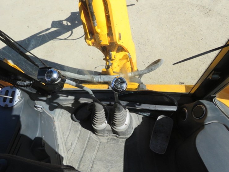 2003-jcb-214-image-10