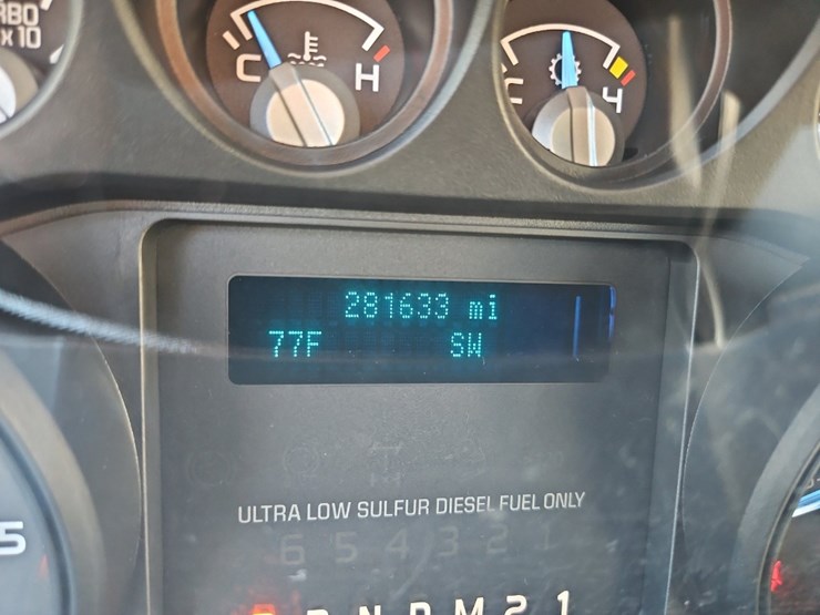 2015-ford-f350-xlt-image-27