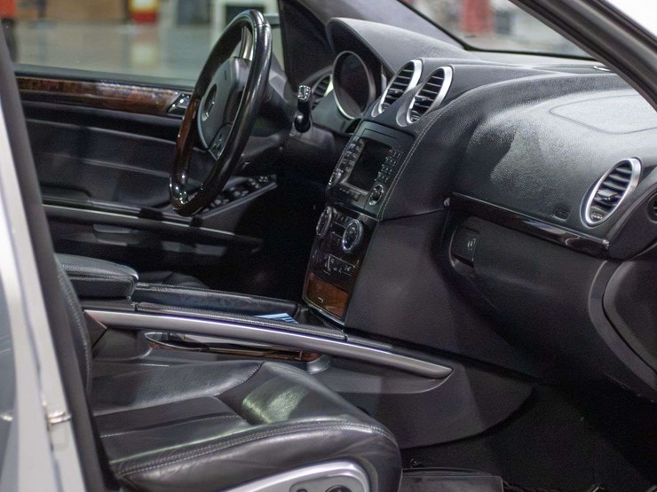 2008-mercedes-benz-gl-550-amg-suv-image-21