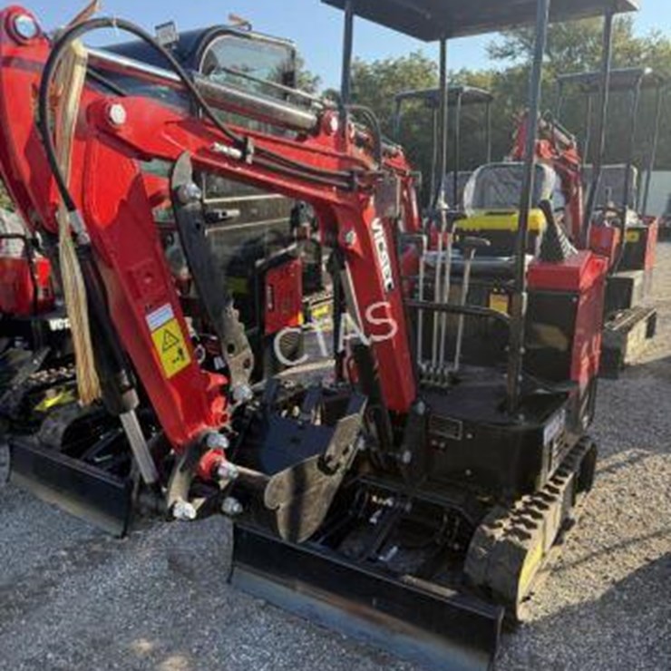 #44 • Mini Excavator - Gas - Model: 15-R