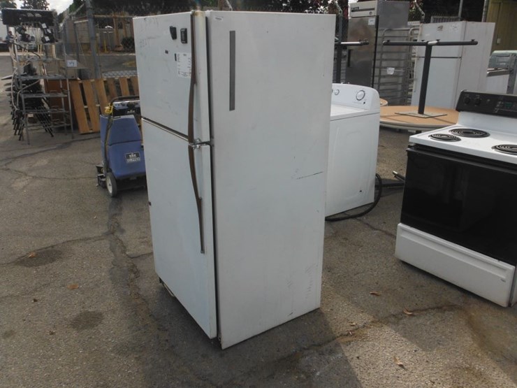 lot#-602-general-electric-refrigerator-image-2