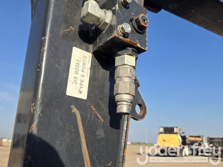 2022-deere-26g-image-32