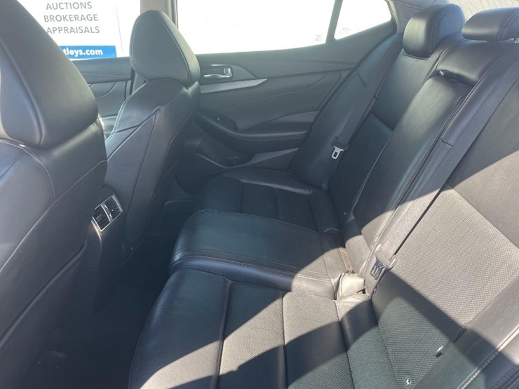 2016-nissan-maxima-4d-sedan-image-9