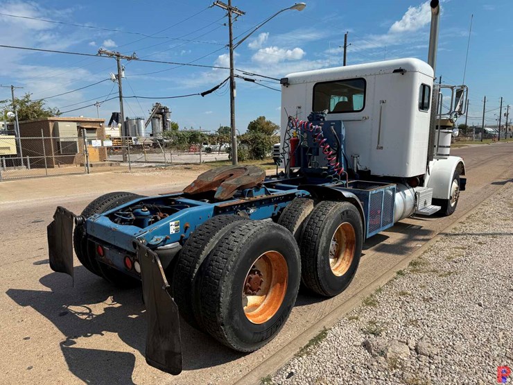 2006-peterbilt-378-image-3