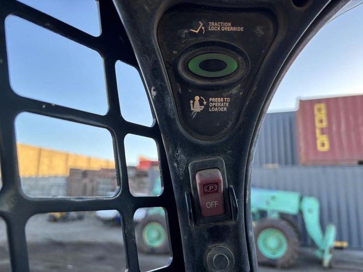 2022-bobcat-t740-image-30